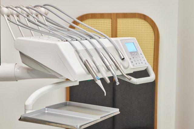 Leczenie kanałowe bez tajemnic – jakiego sprzętu używa stomatolog?