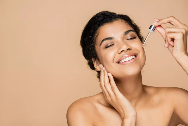 Serum z retinolem – jak działa i czy warto je stosować?
